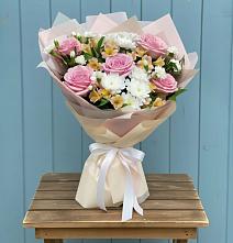 Букет цветов из:  Гвоздики, Орхидеи и Розы #REPLACE_PRED# Старокучергановке