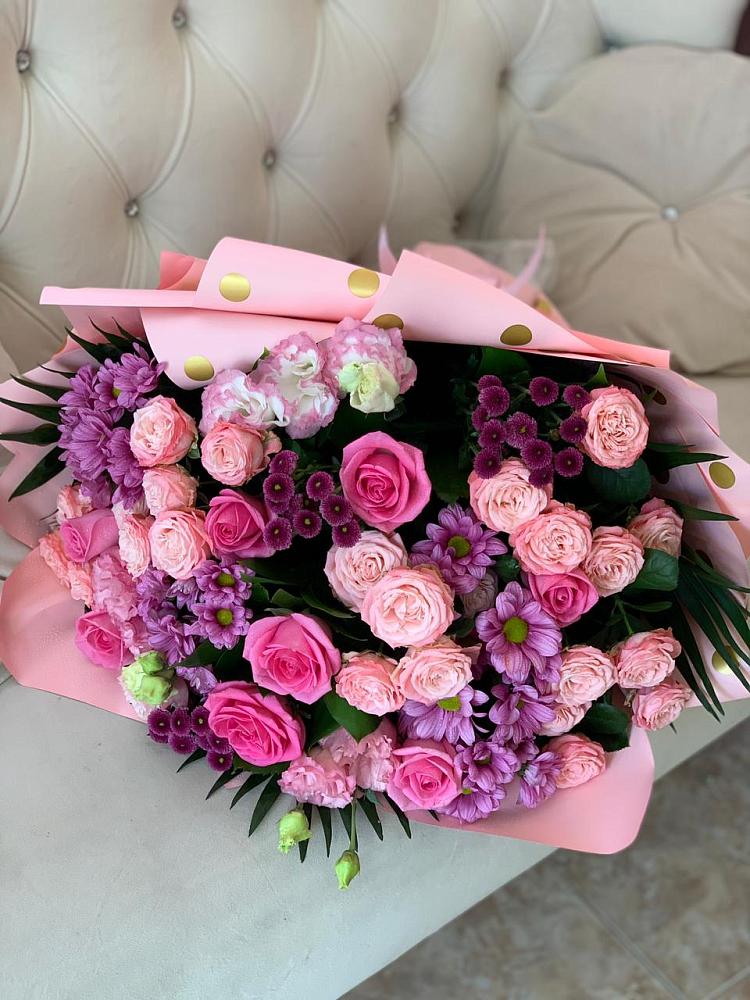 Букет цветов из: Хризантемы, Розы и Лизиантусы в Старокучергановке