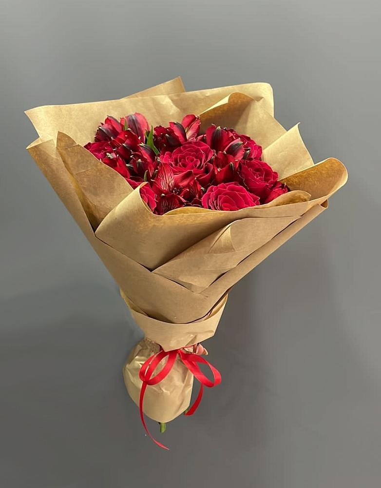 Букет цветов из: Альстромерии и Розы в Старокучергановке