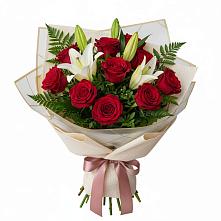 Букет цветов из:  Лилии и Розы в Старокучергановке