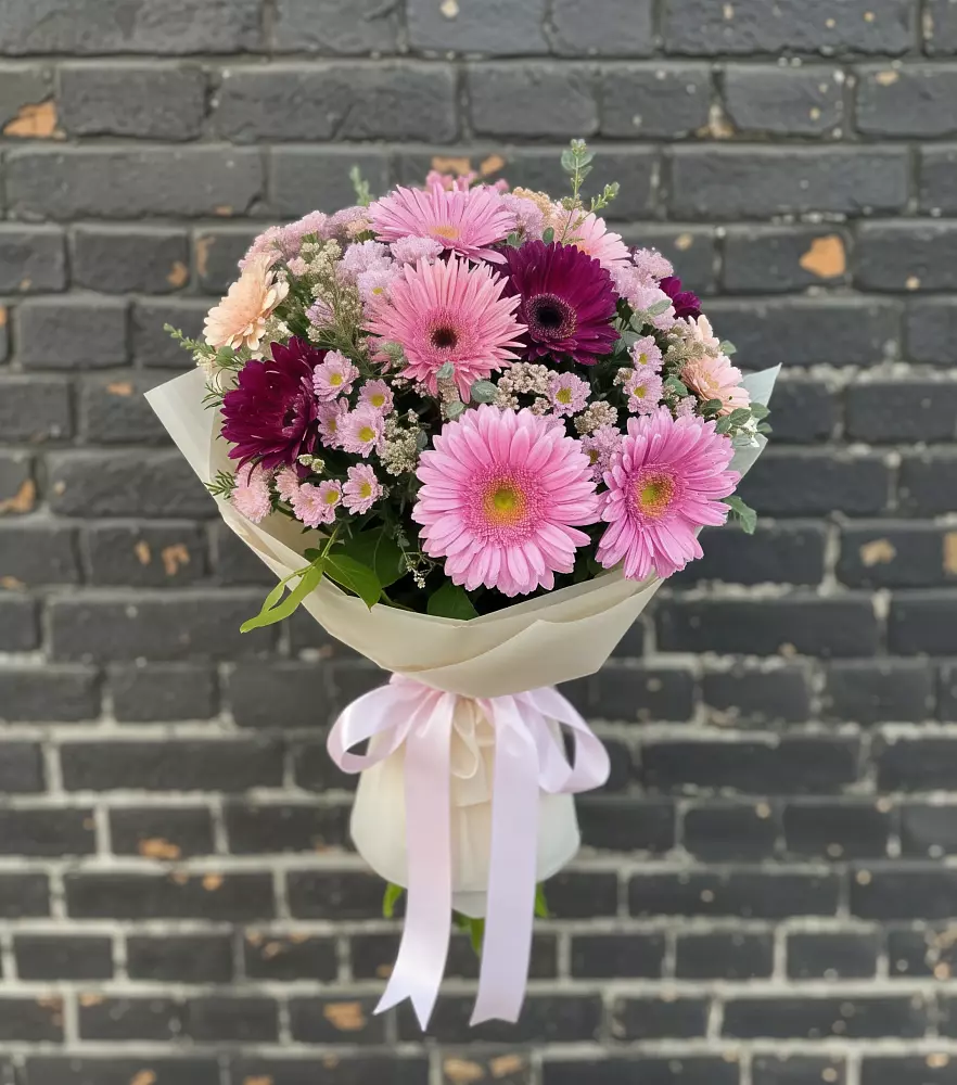 Букет цветов из: Герберы и Хризантемы в Старокучергановке