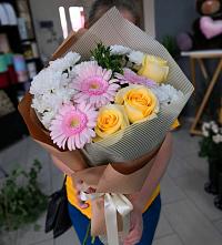 Букет цветов из:  Герберы, Розы и Хризантемы в Старокучергановке