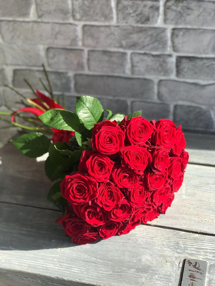 Букет Красные розы Фридом в Старокучергановке