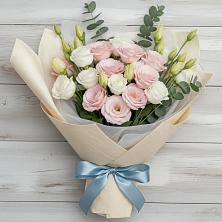 Букет цветов из:  Лизиантусы в Старокучергановке