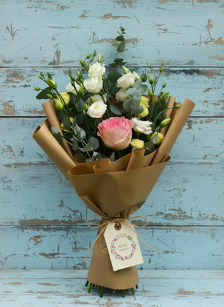 Букет цветов из: Розы и Лизиантусы в Старокучергановке