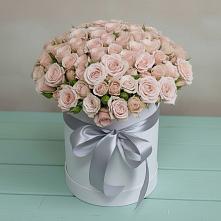 Цветочная композиция из Розы в шляпной коробке в Старокучергановке