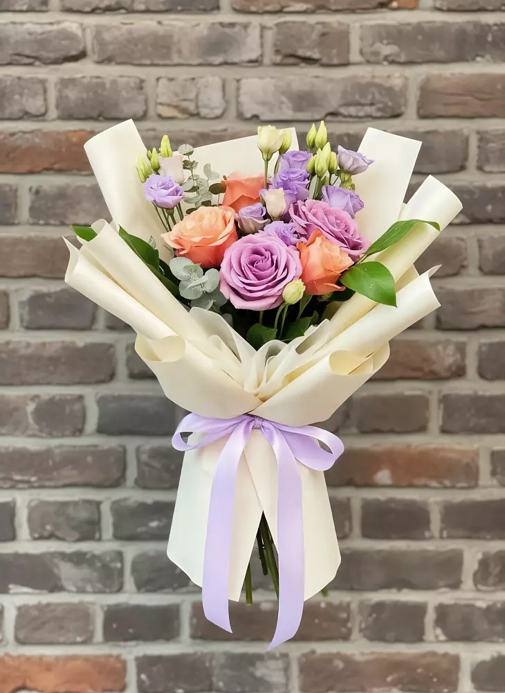 Букет цветов из: Лизиантусы и Розы в Старокучергановке