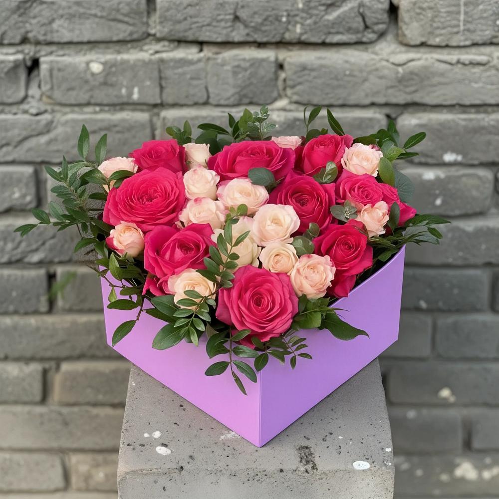 Цветочная композиция из Розы в коробке в Старокучергановке