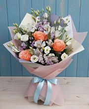 Букет цветов из:  Лизиантусы, Розы, Альстромерии и Гипсофила в Старокучергановке