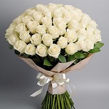 Букет 101 беля роза Белоснежка в Старокучергановке
