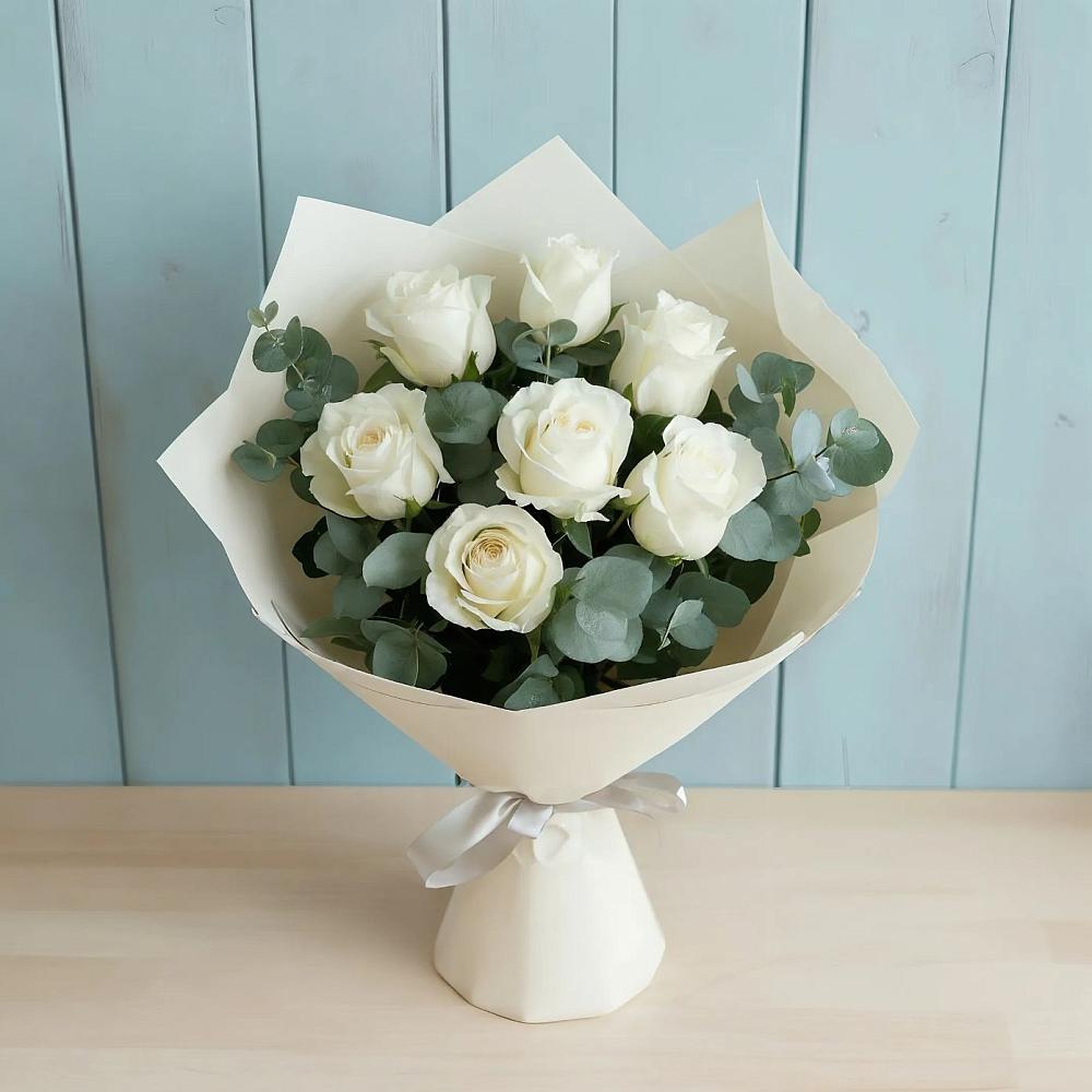 Букет Белые розы в Эвкалипте в Старокучергановке