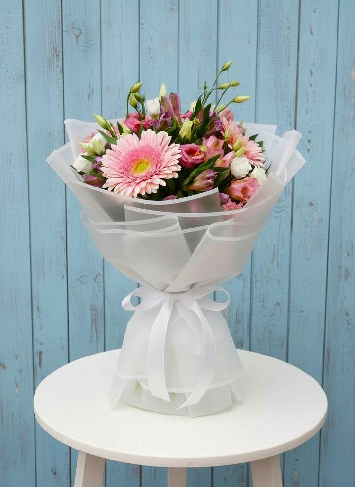 Букет цветов из: Герберы, Альстромерии и Лизиантусы в Старокучергановке