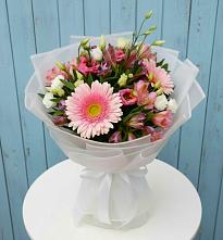 Букет цветов из:  Герберы, Альстромерии и Лизиантусы в Старокучергановке