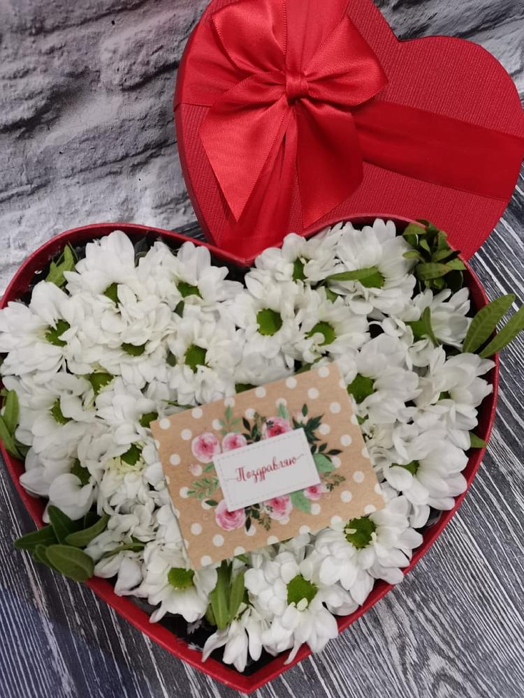 Цветочная композиция из Хризантемы в виде сердца в Старокучергановке