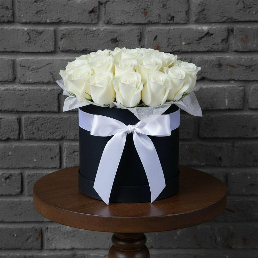 Цветочная композиция из Розы в шляпной коробке в Старокучергановке