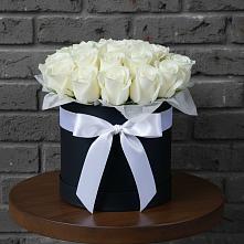 Цветочная композиция из Розы в шляпной коробке в Старокучергановке