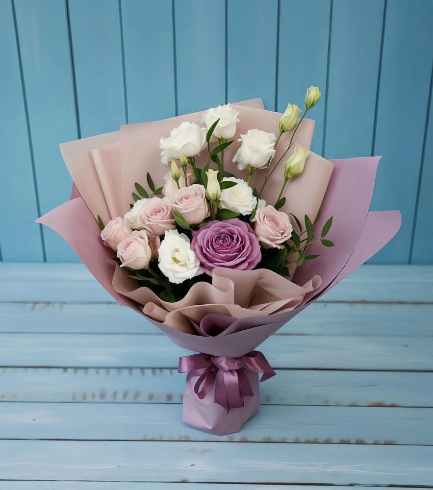 Букет цветов из: Розы и Лизиантусы в Старокучергановке